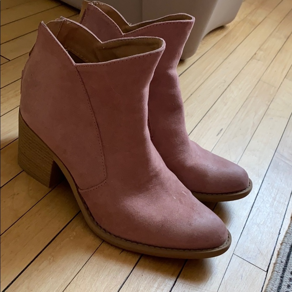 Baby Pink Booties!